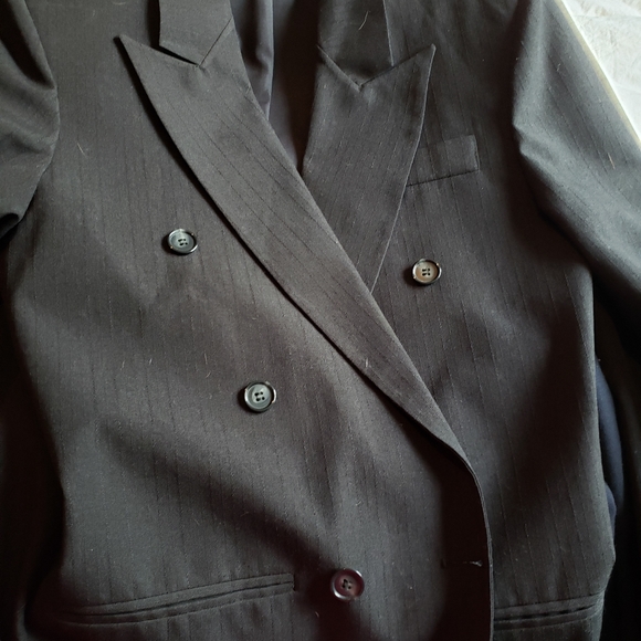 Men's suits like new.  Worn once or twice each. - Picture 10 of 16